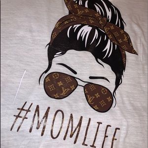 “Mom Life” LV v neck